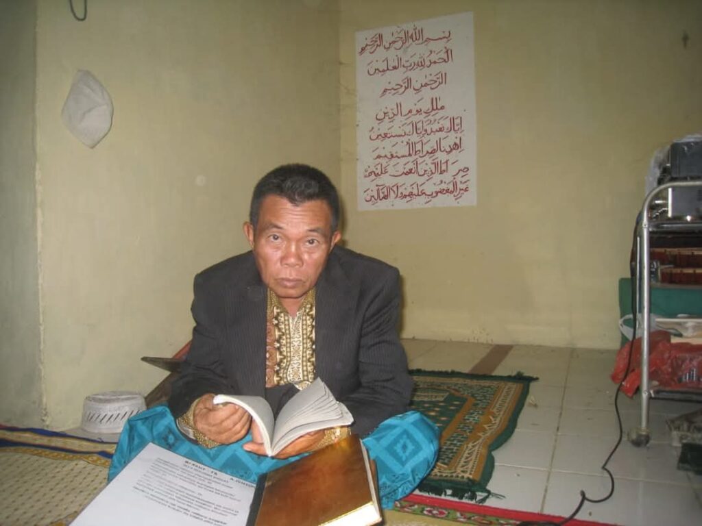 Akas Din, Begitu Dekat (1)
